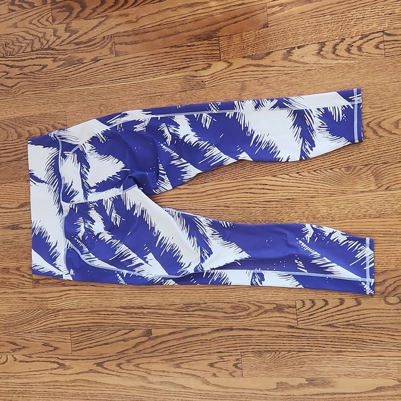 NWT FABLETICS purple pure luxe workout leggings L - Picture 3 of 4